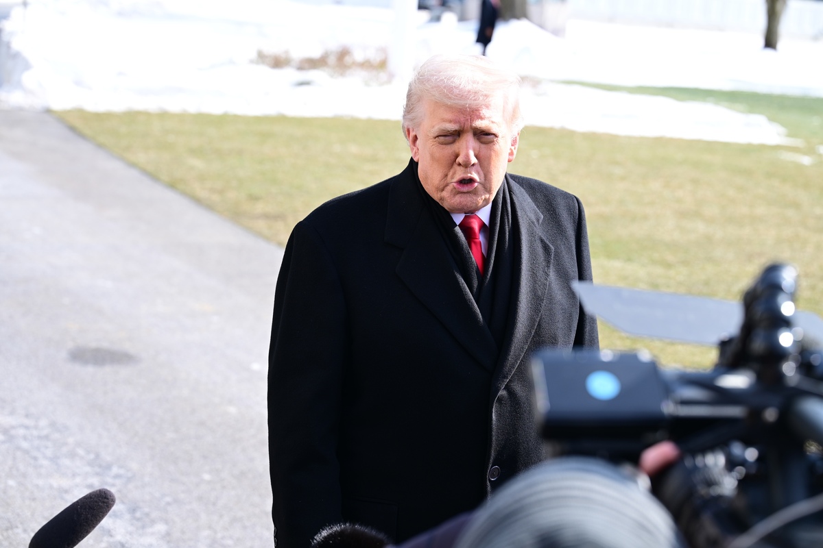 President of the United States Donald J. Trump speaks to reporters prior to departing The White House in Washington, DC, United States on January 27, 2026. [Kyle Mazza - Anadolu Agency ]