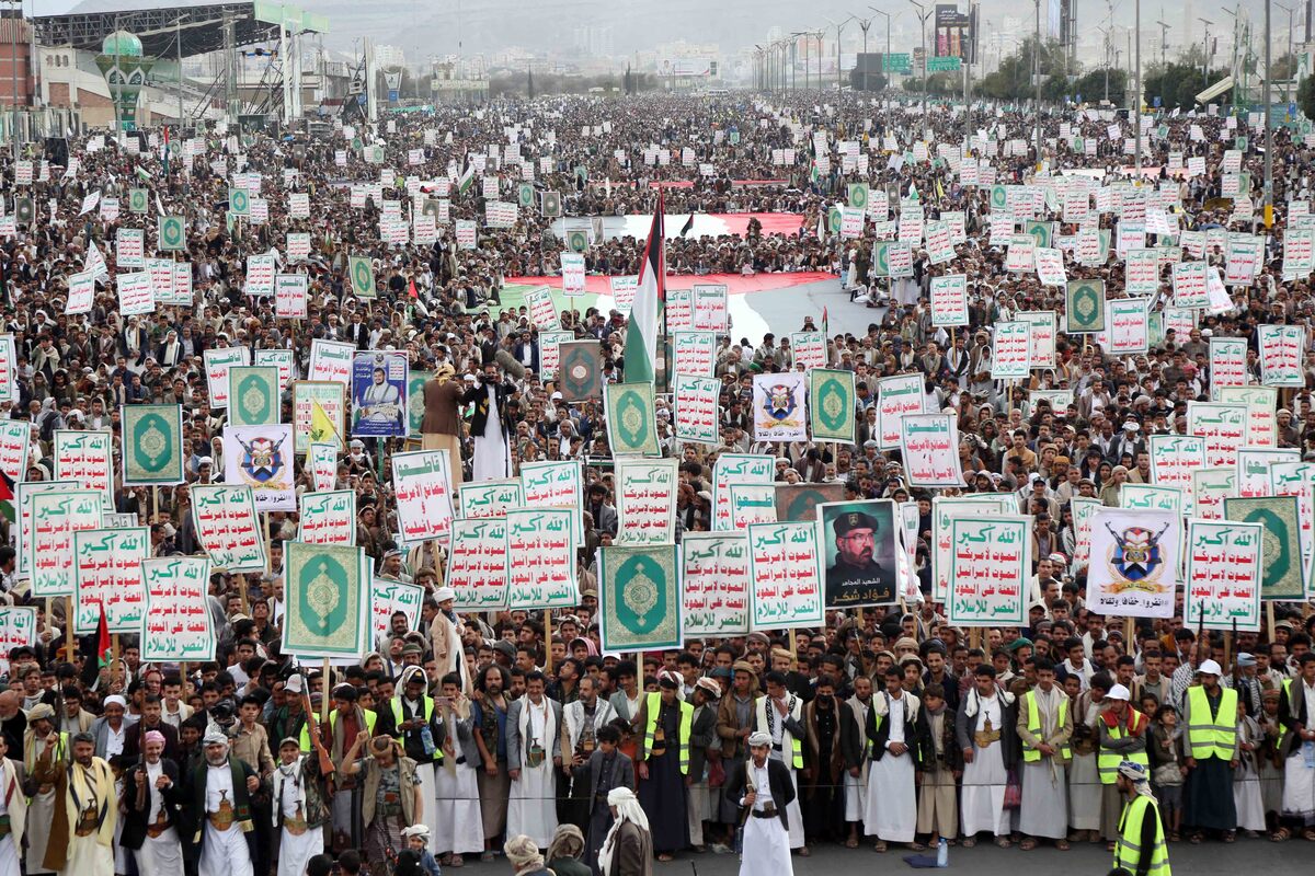 Thousands of Houthis rally in Sanaa against Israeli strikes on Gaza