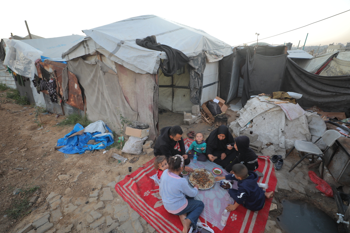 Palestinian family break their fast amid the rubble of their destroyed ...