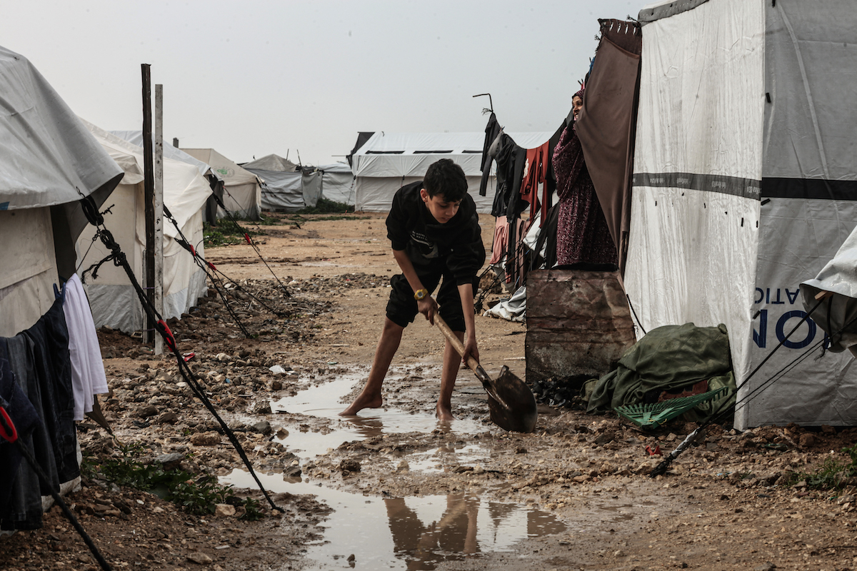 Heavy rain floods tents of displaced Palestinians in Gaza – Middle East ...
