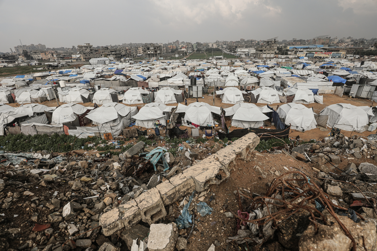 Heavy rain floods tents of displaced Palestinians in Gaza – Middle East ...
