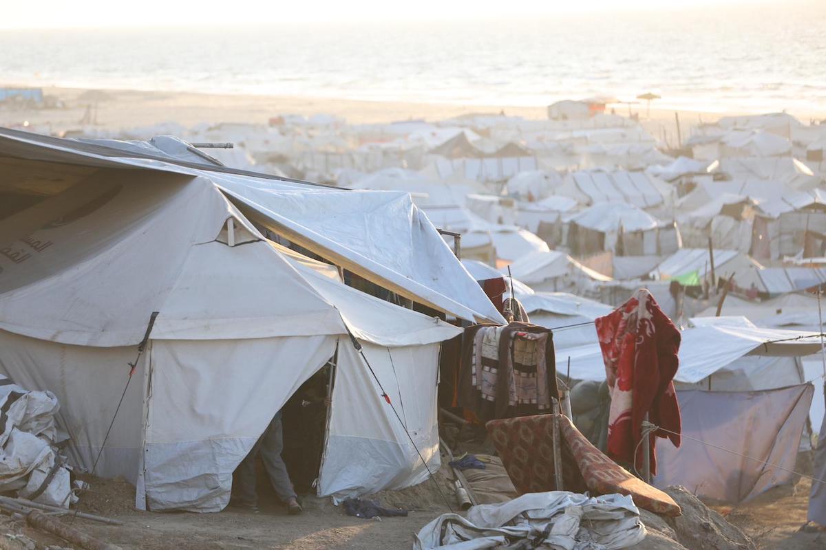 An aspect of daily life for displaced people during the month of Ramadan along the shore of the Gaza Strip, on 23 February 2026 [Mohammed Asad/Middle East Monitor]