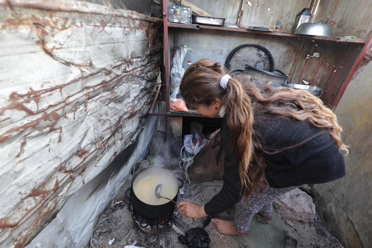 An aspect of daily life for displaced people during the month of Ramadan along the shore of the Gaza Strip, on 23 February 2026 [Mohammed Asad/Middle East Monitor]