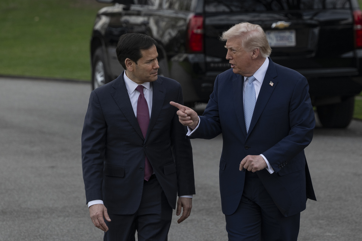 United States President Donald Trump (R) speaks to the press before his departs the White House en route Miami, Florida on March 20, 2026, in Washington DC. Also The United States Secretary of State Marco Rubio (L) is seen. [Celal Güneş - Anadolu Agency]