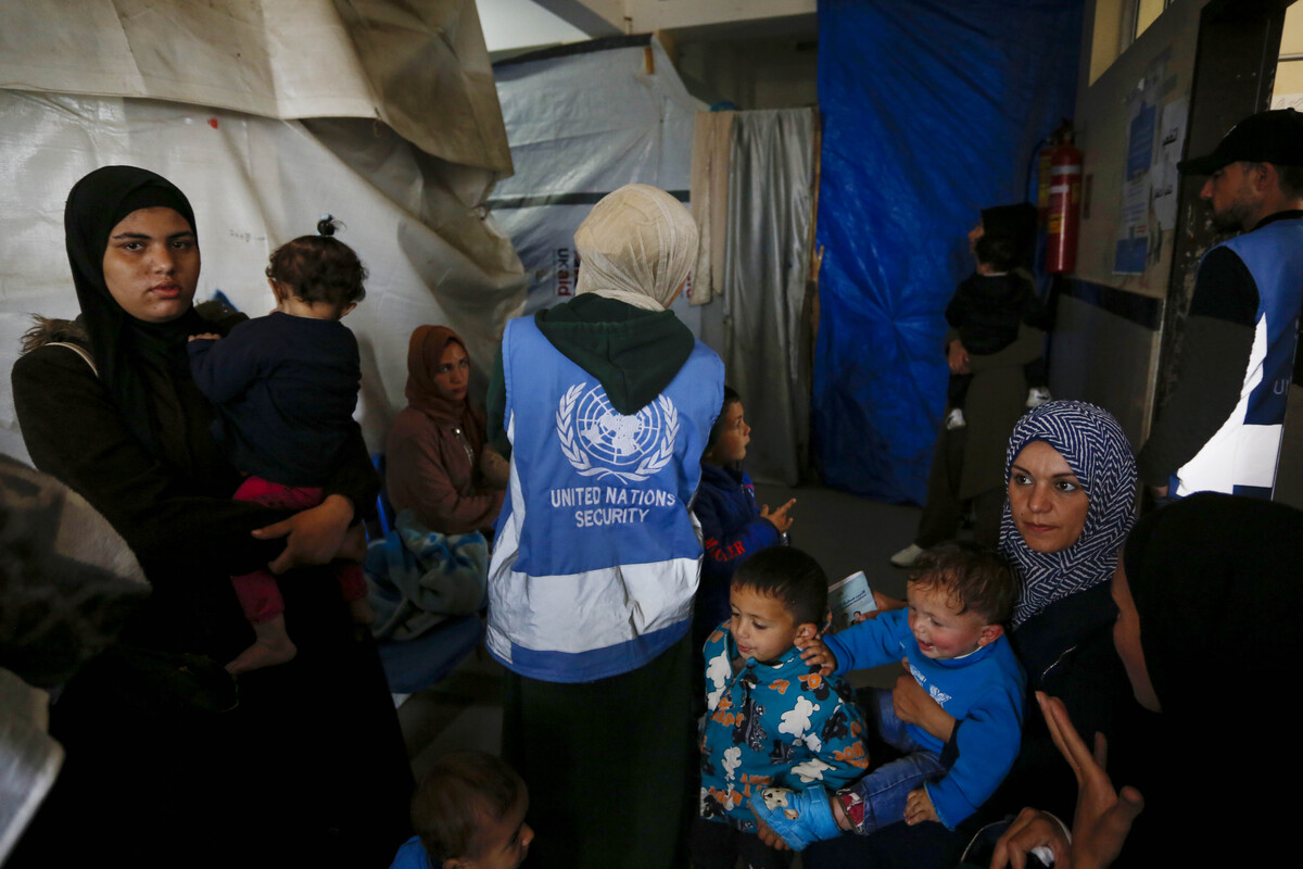 Parents of Palestinian children wait to have their children vaccinated as the United Nations Relief and Works Agency for Palestine Refugees (UNRWA) launches a vaccination campaign in Deir al-Balah, Gaza on March 25, 2026. [Mohammed Nassar - Anadolu Agency]