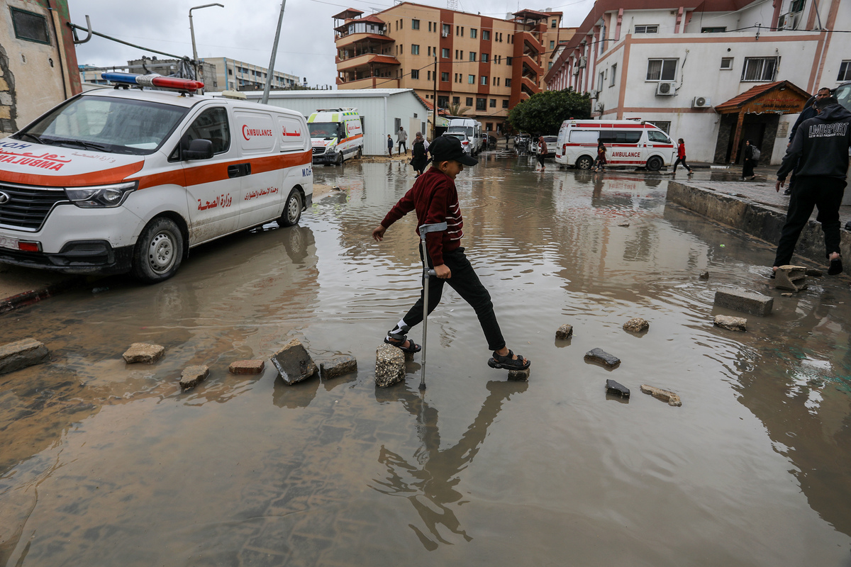 Heavy rain floods Nasser Hospital in Khan Yunis – Middle East Monitor