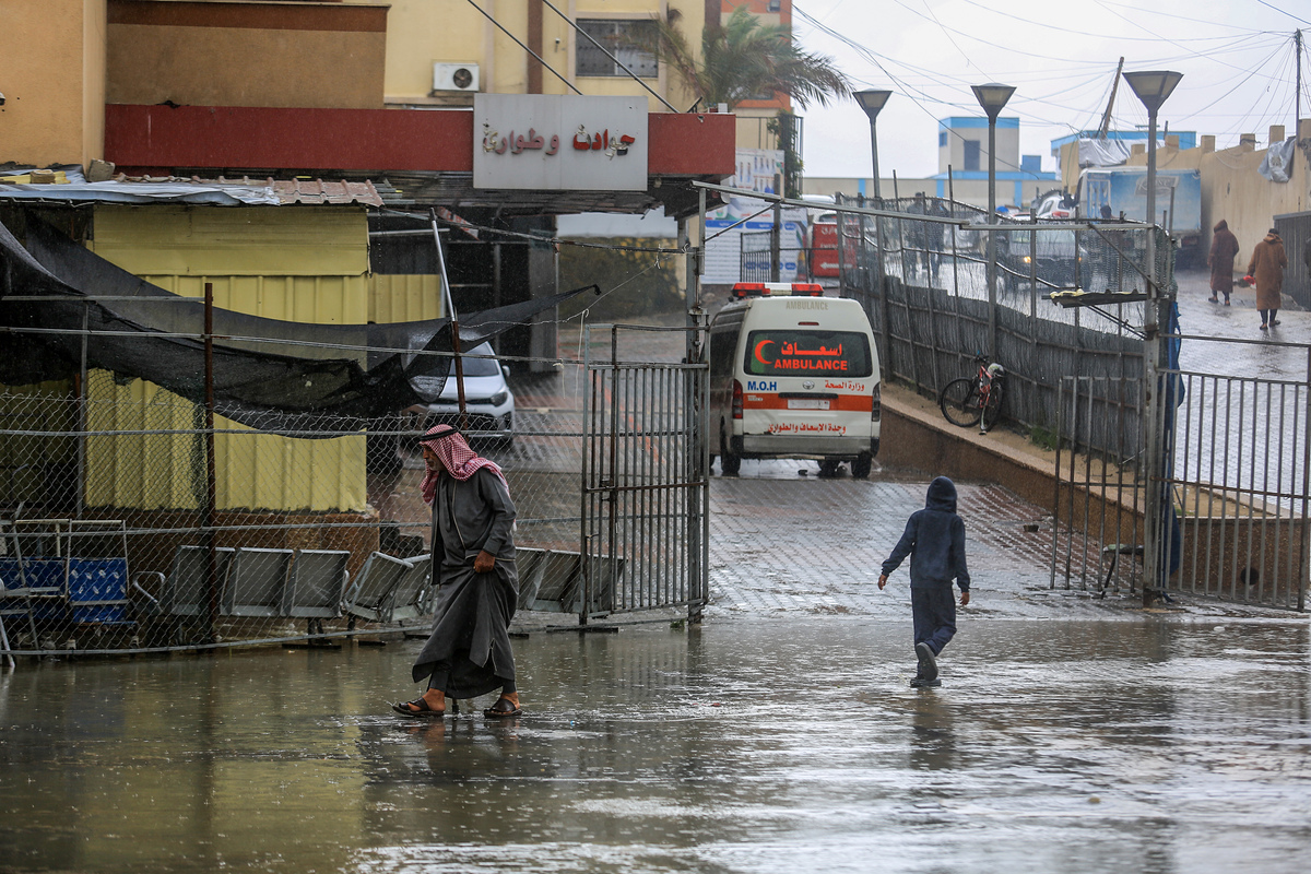 Heavy rain floods Nasser Hospital in Khan Yunis – Middle East Monitor