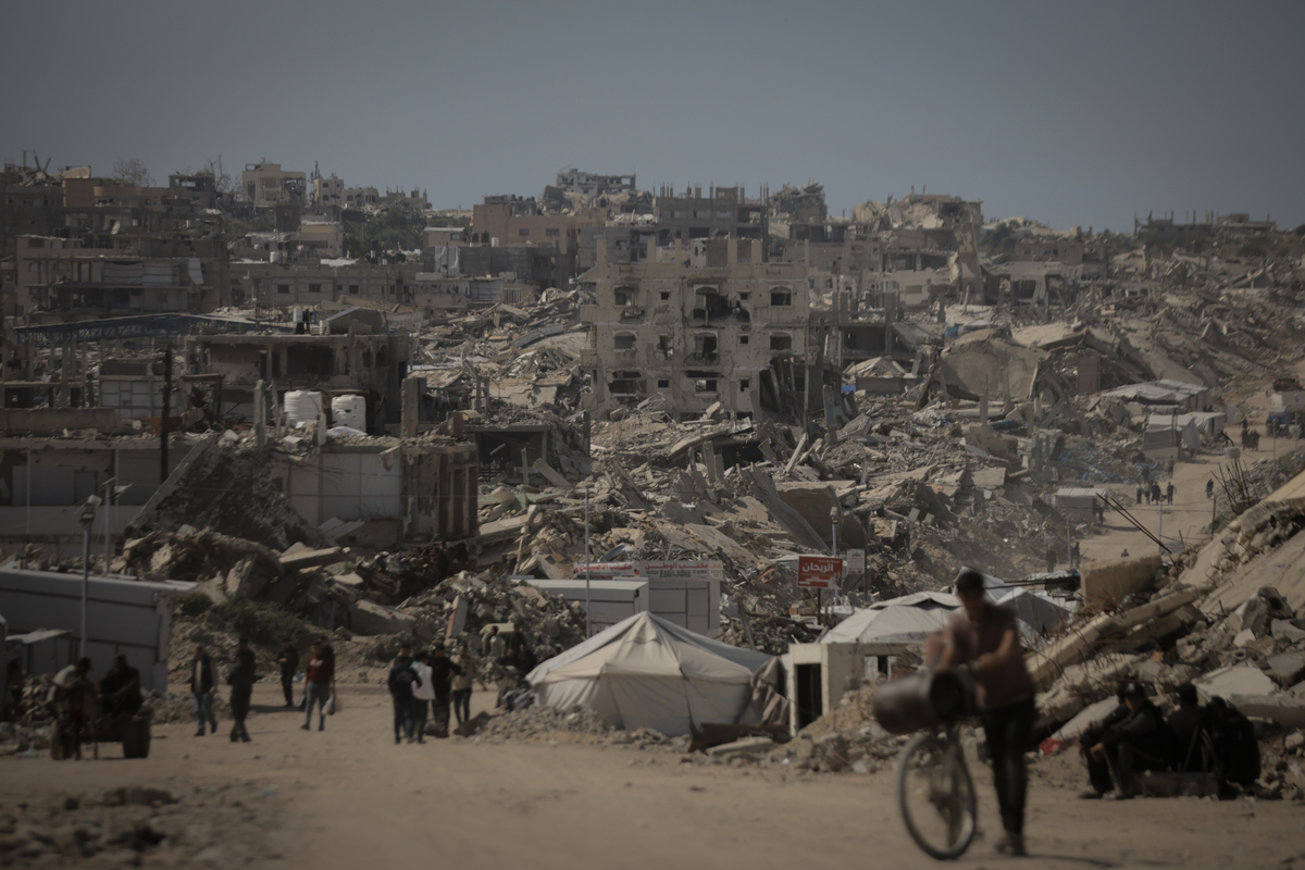Thousands of Palestinians whose homes were destroyed by Israeli attacks struggle to survive with limited resources in tents and temporary shelters while continuing their daily lives under harsh conditions in the Jabalia area of northern Gaza, Palestine on March 31, 2026. [Ahmed Jihad Ibrahim Al-arini - Anadolu Agency]