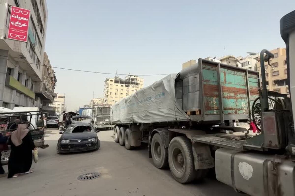 A limited number of humanitarian aid trucks enter the Gaza Strip through the Zikim (Erez West) Border Crossing on April 18, 2026 in Gaza City, Gaza. [Screengrab – Anadolu Agency]
