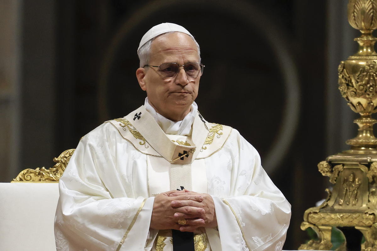 Pope Leo XIV celebrates the Easter Vigil in St. Peter’s Basilica at the Vatican, on April 04, 2026. [Riccardo De Luca - Anadolu Agency]