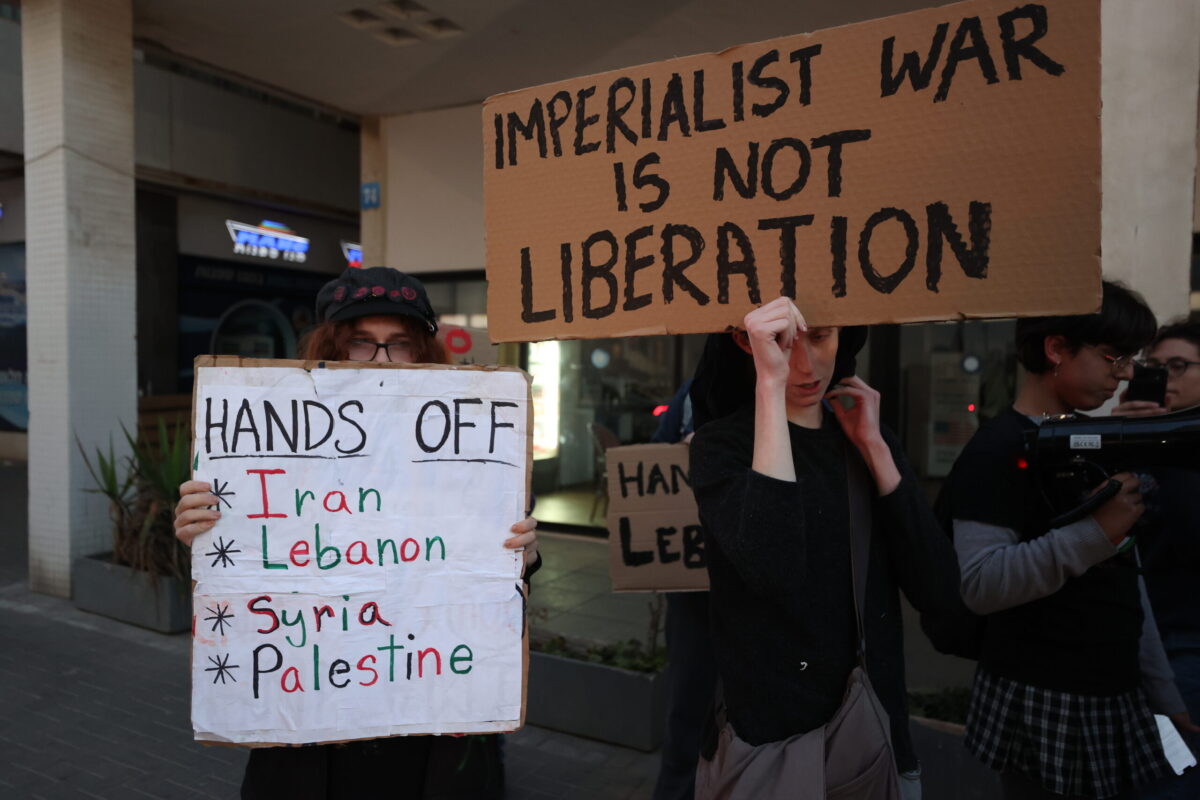 Dozens of Israeli demonstrators gather outside the US Embassy to protest US and Israeli attacks on Iran and Lebanon, calling for an end to the war in Tel Aviv, Israel on April 6, 2026. [Saeed Qaq - Anadolu Agency]