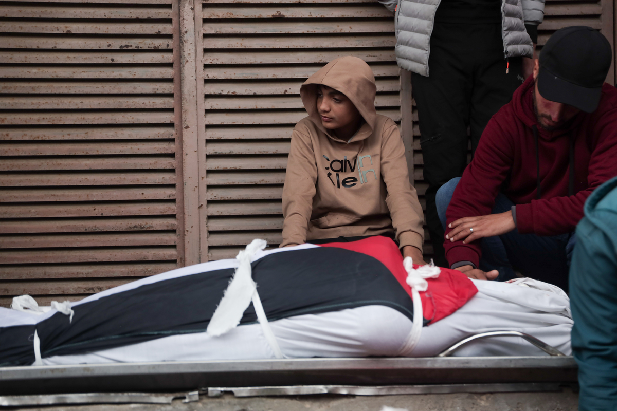 Ten Palestinians killed in Israeli bombing of civilian gathering in Gaza