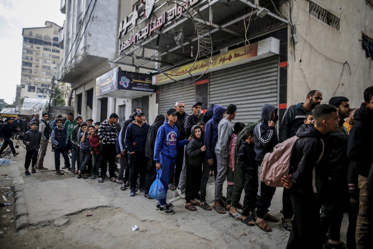 Palestinians, including children, wait in line in front of a bakery to buy bread in the Rimal neighborhood of Gaza City, Palestine on April 08, 2026. [Saeed M. M. T. Jaras - Anadolu Agency]