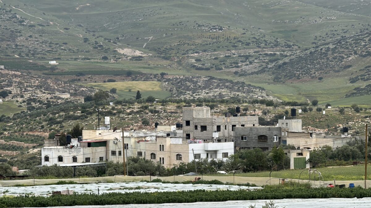 Israeli settlers who have seized Palestinian land are carrying out attacks in the village of Teyasir, in the Tubas governorate in the northern West Bank, forcing Palestinian farmers to leave their lands in Ramallah, Palestine on April 07, 2026. [Hisham K. K. Abu Shaqra - Anadolu Agency]
