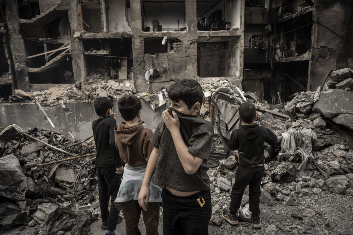 Children try to protect themselves from dust and smoke rising from the rubble where a large-scale destruction caused by Israeli airstrikes targeting the Corniche al-Mazraa area in the capital Beirut, Lebanon, on April 10, 2026. [Murat Şengül - Anadolu Agency]