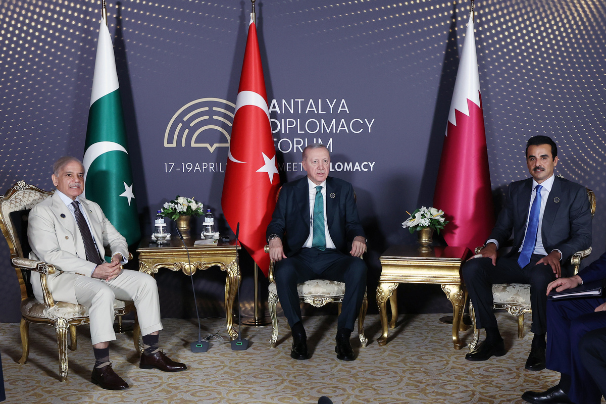 Turkish President Recep Tayyip Erdogan (C), Pakistani Prime Minister Shahbaz Sharif (L) and the Emir of Qatar, Sheikh Tamim bin Hamad Al Thani (R) also attend Antalya Diplomacy Forum, held under the theme of 'Mapping Tomorrow, Managing Uncertainties' in Antalya, Turkiye on April 17, 2026. [TUR Presidency/Murat Cetinmuhurdar - Anadolu Agency]