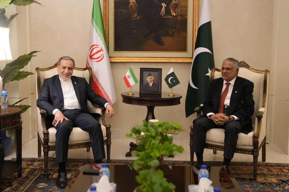 Top Pakistani, Iranian diplomats reaffirm commitment to regional peace in wake of new strikes