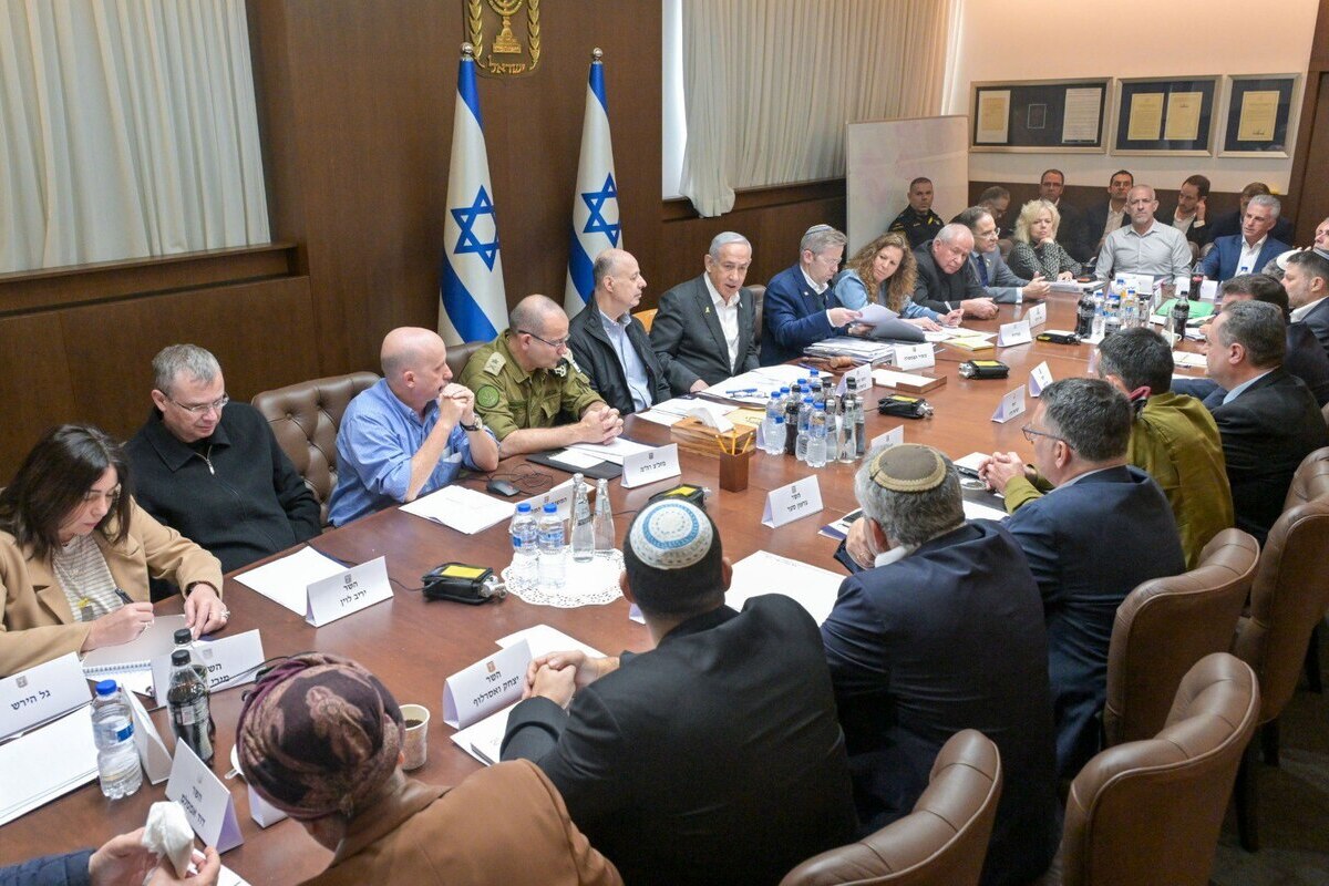 Israeli Prime Minister Benjamin Netanyahu chairs meeting as the Israeli Security Cabinet in West Jerusalem on January 17, 2025. [Photo by Koby Gideon (GPO)/Handout/Anadolu via Getty Images]