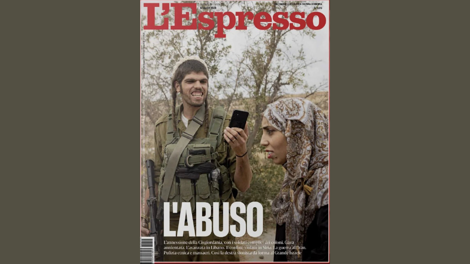 L'Espresso's front page depicting Israeli settler threatening Palestinian woman in the occupied West Bank [LoeilMedias1/X]