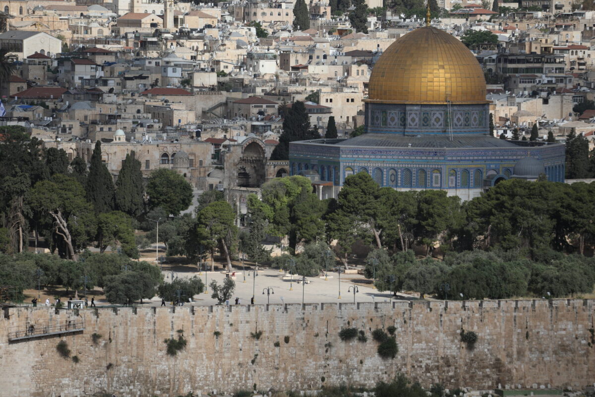 Israeli settlers, under the protection of Israeli police, storm the Al-Aqsa Mosque complex in East Jerusalem on May 21, 2026. Hundreds of settlers entered the holy site using the Shavuot holiday as a pretext. [Gazi Samad - Anadolu Agency]