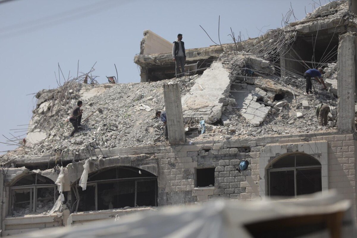 On Labor Day, workers in Gaza find themselves enduring extraordinarily harsh living and working conditions, as the ongoing war has stripped them of basic safety, stability, and dignity. [Mohammed Asad/Middle East Monitor]