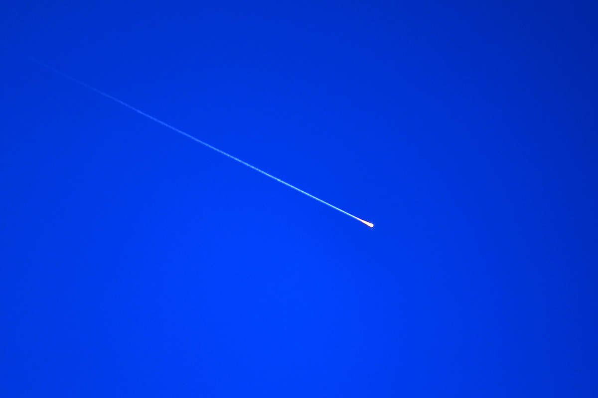 An Iranian missile leaves a trail across the sky over the Palestine's West Bank city of Hebron on June 8, 2026. [Wisam Hashlamoun - Anadolu Agency]