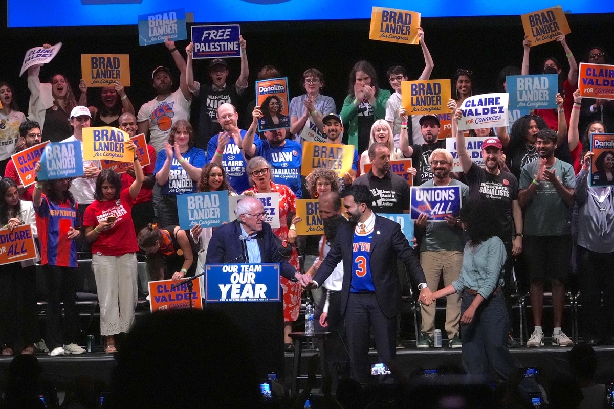 Sen. Bernie Sanders (I-Vermont) and New York City Mayor Zohran Mamdani (R) hosted a major "Get Out the Vote (GOTV)" rally at the Kings Theatre in Brooklyn in New York City, United States on June 18, 2026. [Selçuk Acar - Anadolu Agency]
