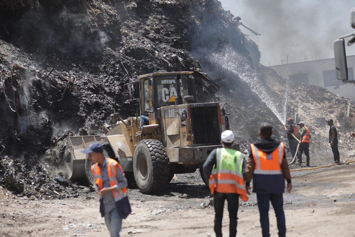 On World Environment Day, the Gaza Municipality issued a desperate plea for international intervention to combat a catastrophic public health and ecological crisis. [Mohammed Asad/Middle East Monitor]