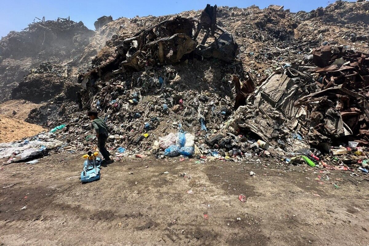 On World Environment Day, the Gaza Municipality issued a desperate plea for international intervention to combat a catastrophic public health and ecological crisis. [Mohammed Asad/Middle East Monitor]