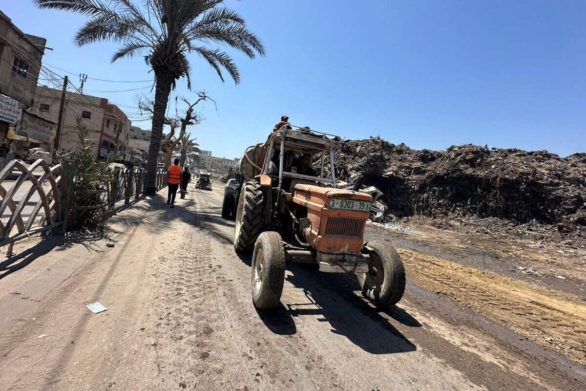 On World Environment Day, the Gaza Municipality issued a desperate plea for international intervention to combat a catastrophic public health and ecological crisis. [Mohammed Asad/Middle East Monitor]
