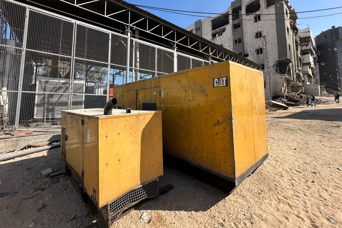 Owners of electricity generators in the Gaza Strip have warned of a worsening crisis caused by Israel’s ban on the entry of the mineral oils needed to operate and maintain generator engines. [Mohammed Asad/Middle East Monitor]