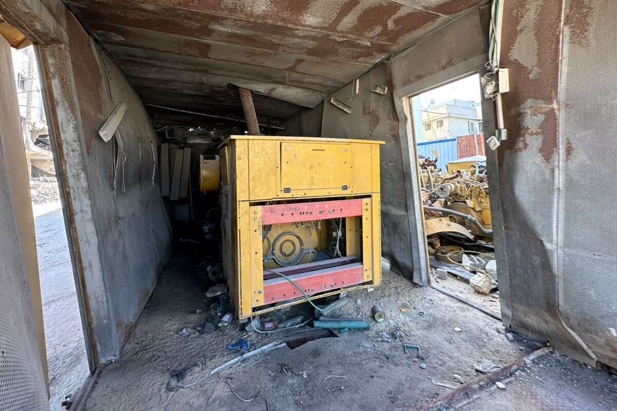 Owners of electricity generators in the Gaza Strip have warned of a worsening crisis caused by Israel’s ban on the entry of the mineral oils needed to operate and maintain generator engines. [Mohammed Asad/Middle East Monitor]