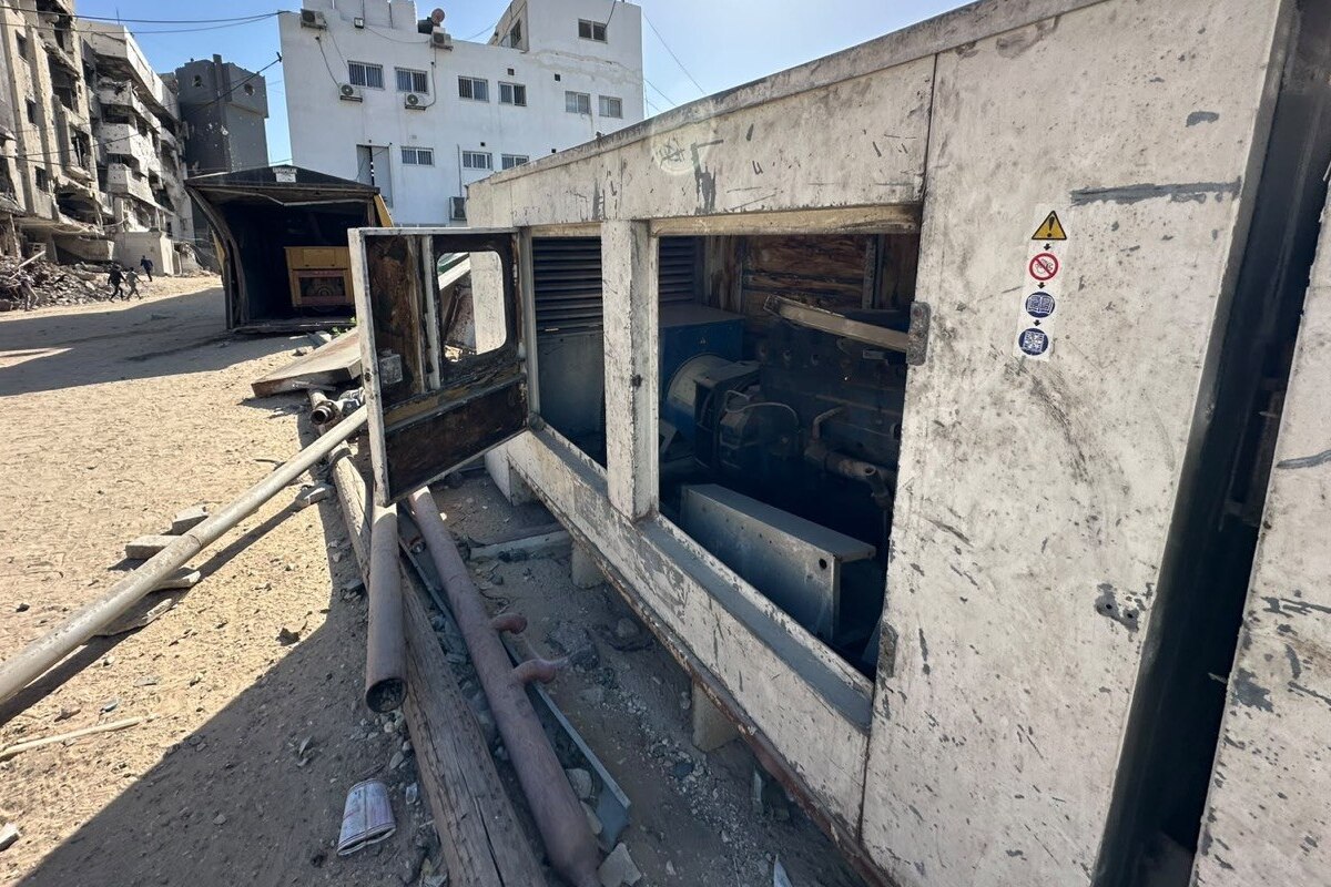 Owners of electricity generators in the Gaza Strip have warned of a worsening crisis caused by Israel’s ban on the entry of the mineral oils needed to operate and maintain generator engines. [Mohammed Asad/Middle East Monitor]