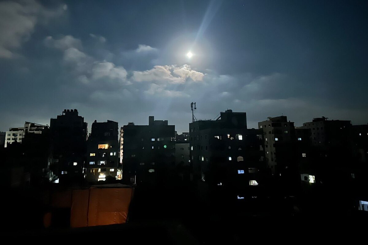 Owners of electricity generators in the Gaza Strip have warned of a worsening crisis caused by Israel’s ban on the entry of the mineral oils needed to operate and maintain generator engines. [Mohammed Asad/Middle East Monitor]