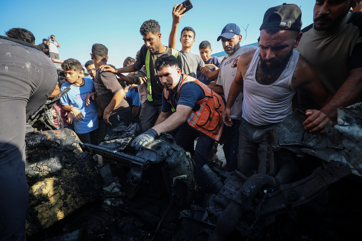 Palestinians inspect a vehicle destroyed in an Israeli strike in Gaza City, Gaza, Palestine, on July 8, 2026. [Abdalhkem Abu Riash - Anadolu Agency]