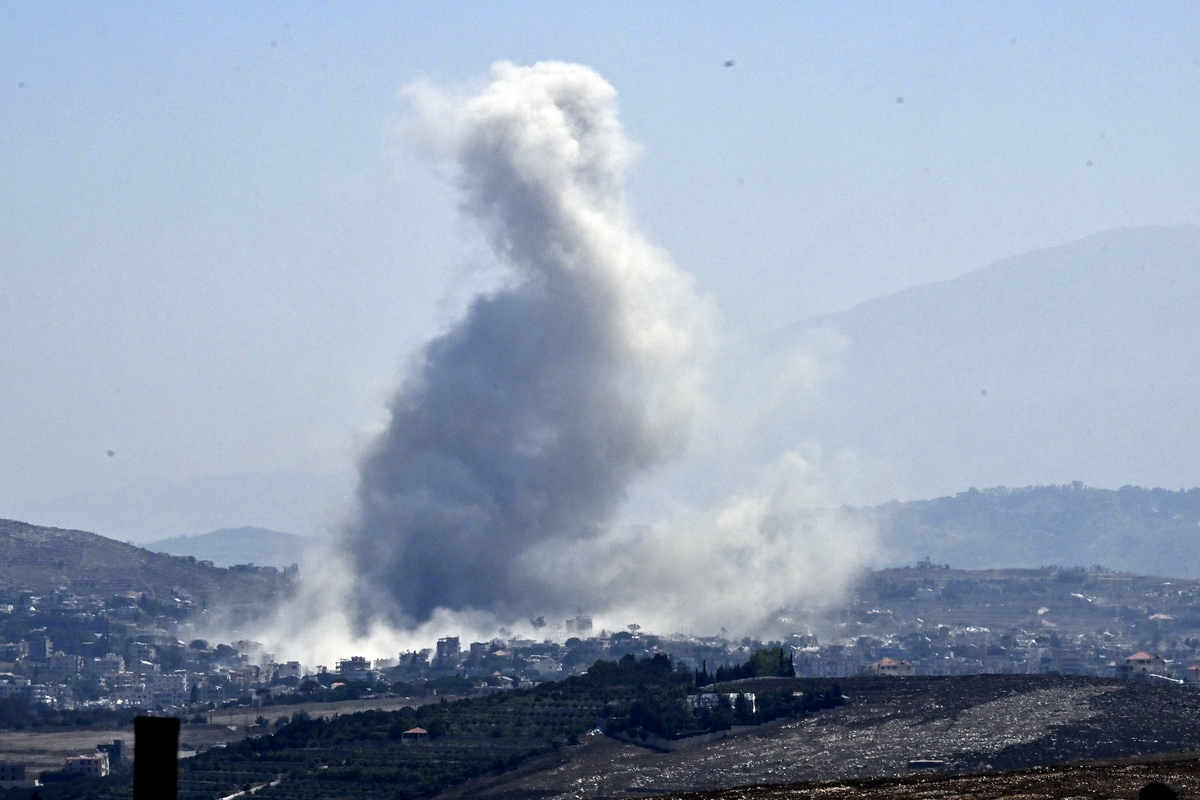 Smoke rises after Israeli forces demolished multiple buildings with explosives in the town of Kfar Tebnit in Lebanon's Nabatieh Governorate, despite the ceasefire, on July 23, 2026. [Houssam Shbaro - Anadolu Agency]