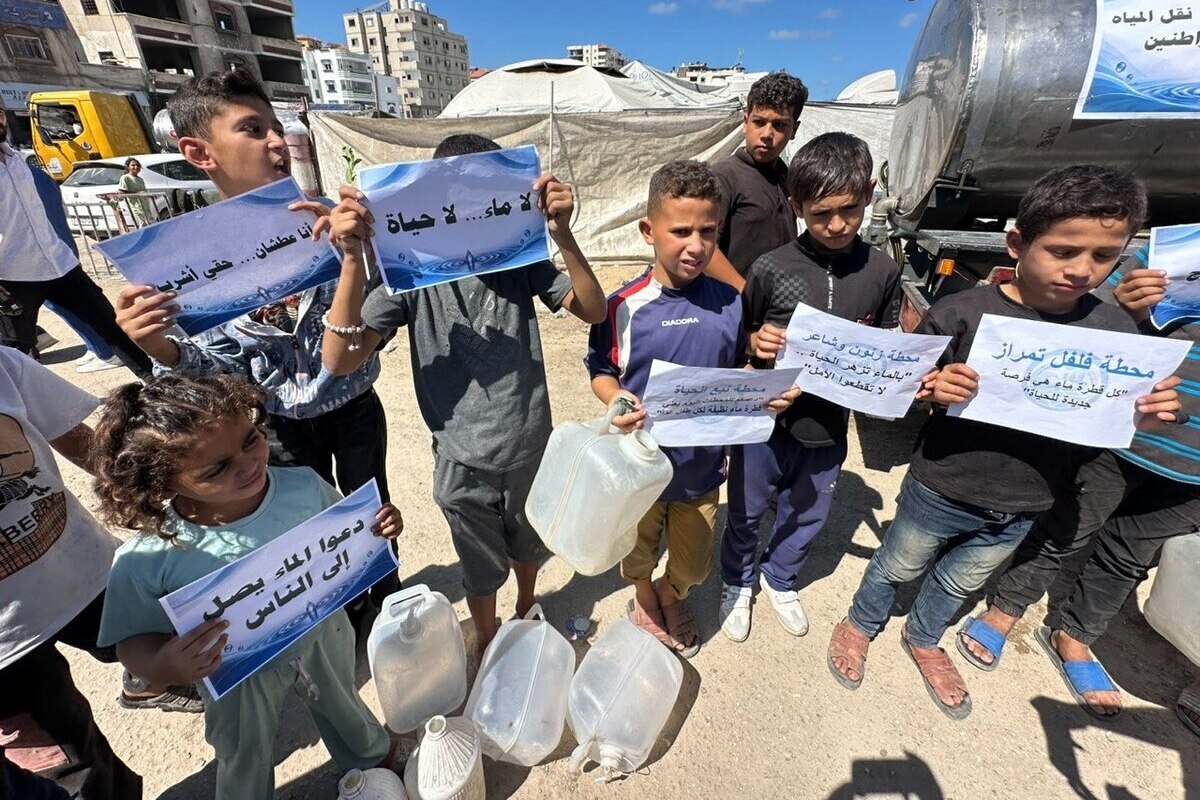 Water station owners staged a sit-in protest, warning of looming shortages of essential oil, spare parts, and water filters, on 23 september 2026 [Mohammed Asad/Middle East Monitor]