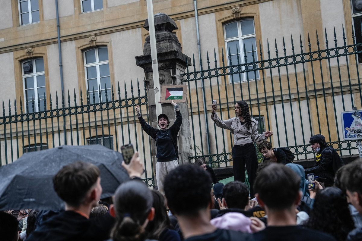 Muddle Easy Students clash with police during high-school mobilization in Nancy ...
