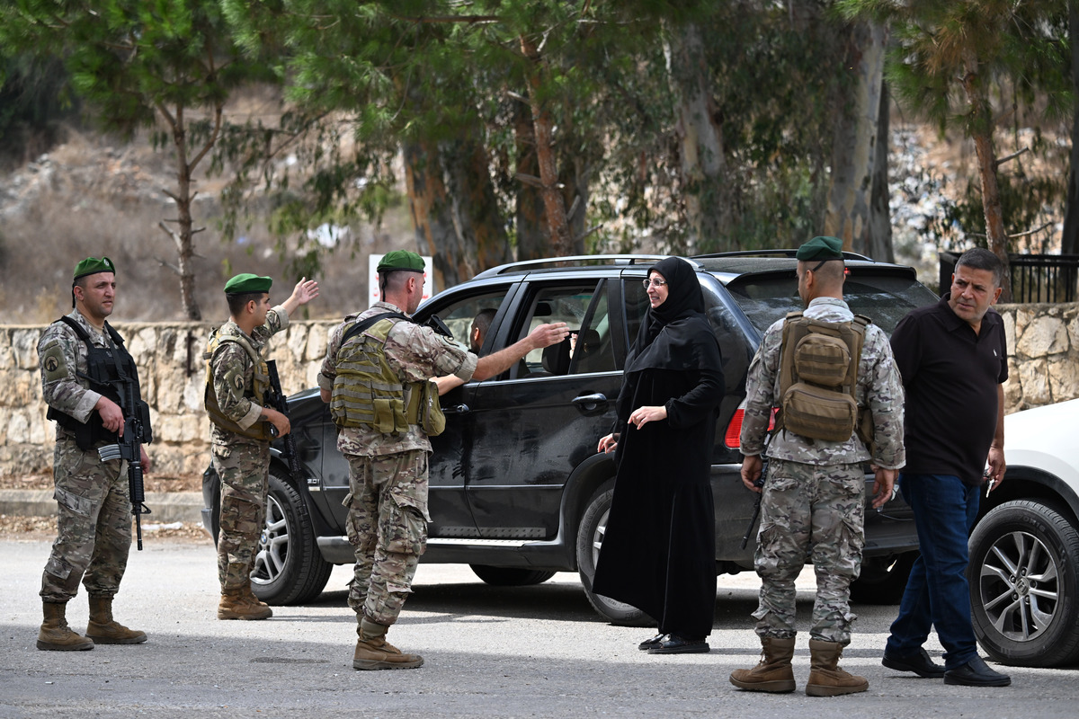 Muddle Easy Lebanese army bars residents from returning to El-Fawqa due to ...