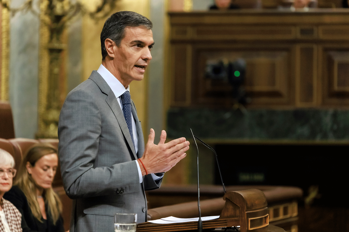 Muddle Easy Spanish PM Pedro Sanchez attends parliamentary vote on housing measures ...