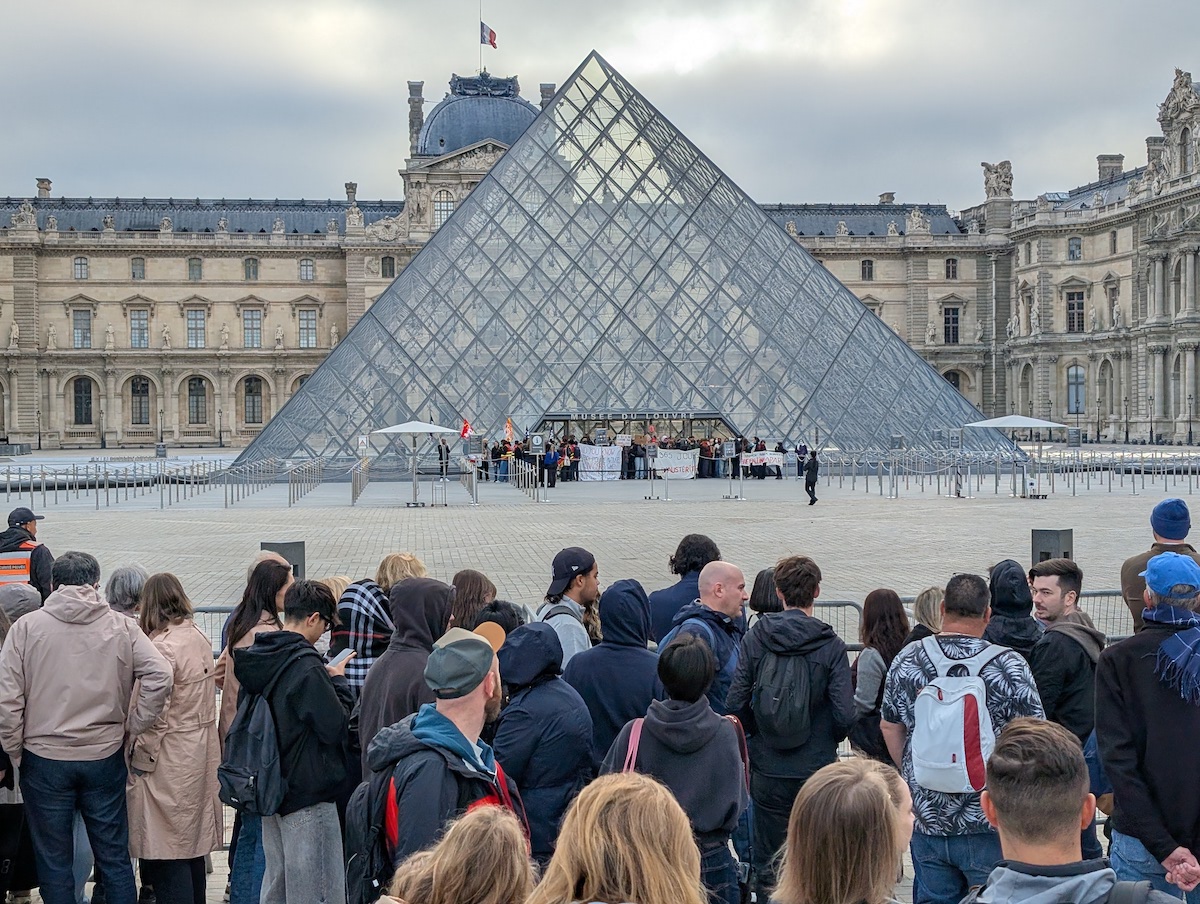 Paris Imposes Overnight Curfew in Two Districts After Weekend of Rioting